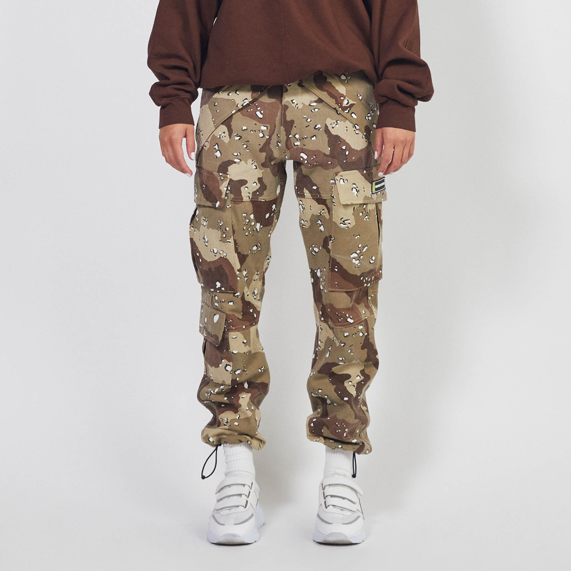 7 pocket cargo / distressed desert camo