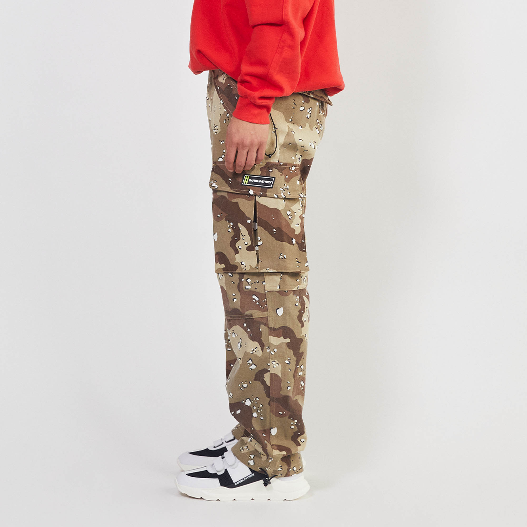 7 pocket cargo / distressed desert camo