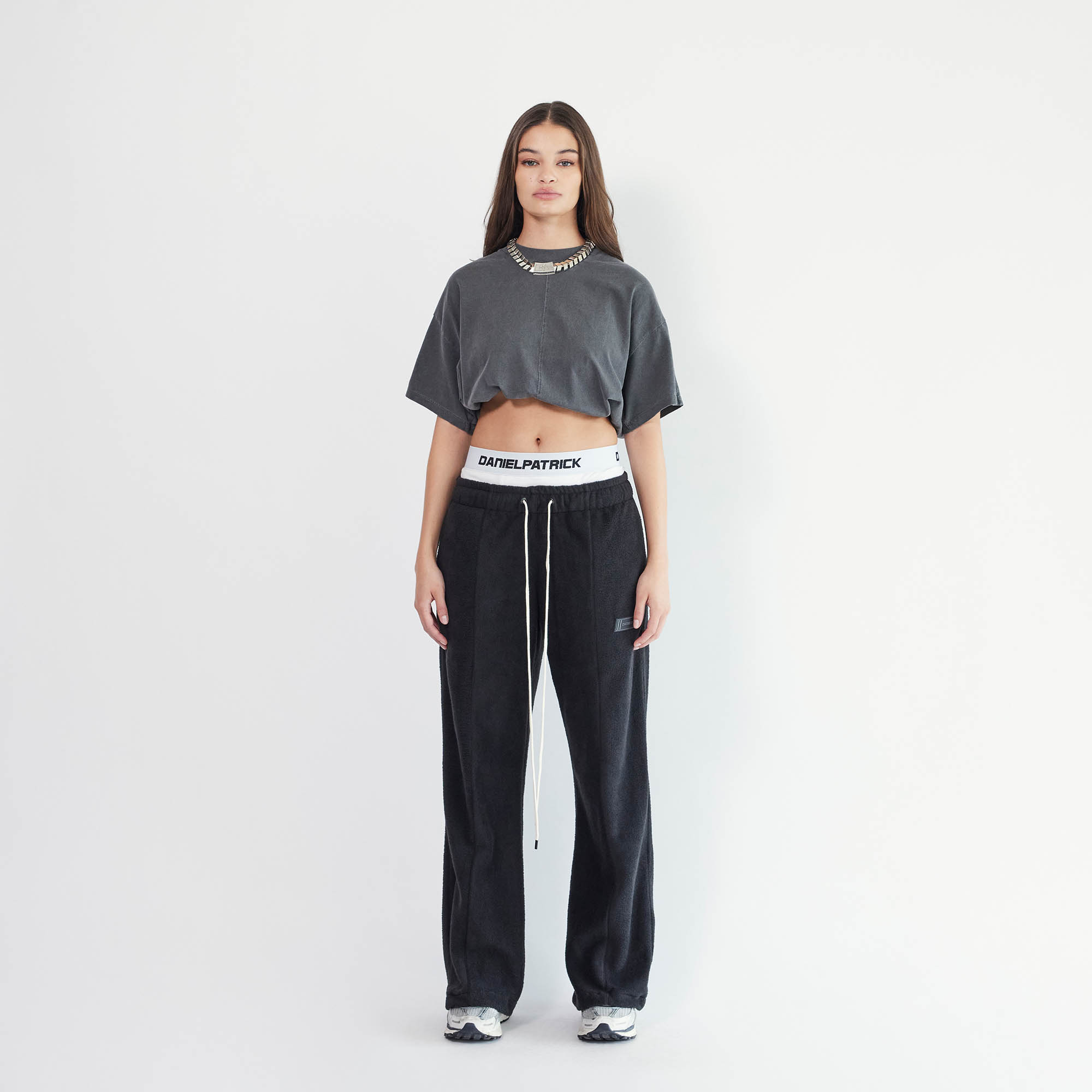 bootcut sweatpants / black polar