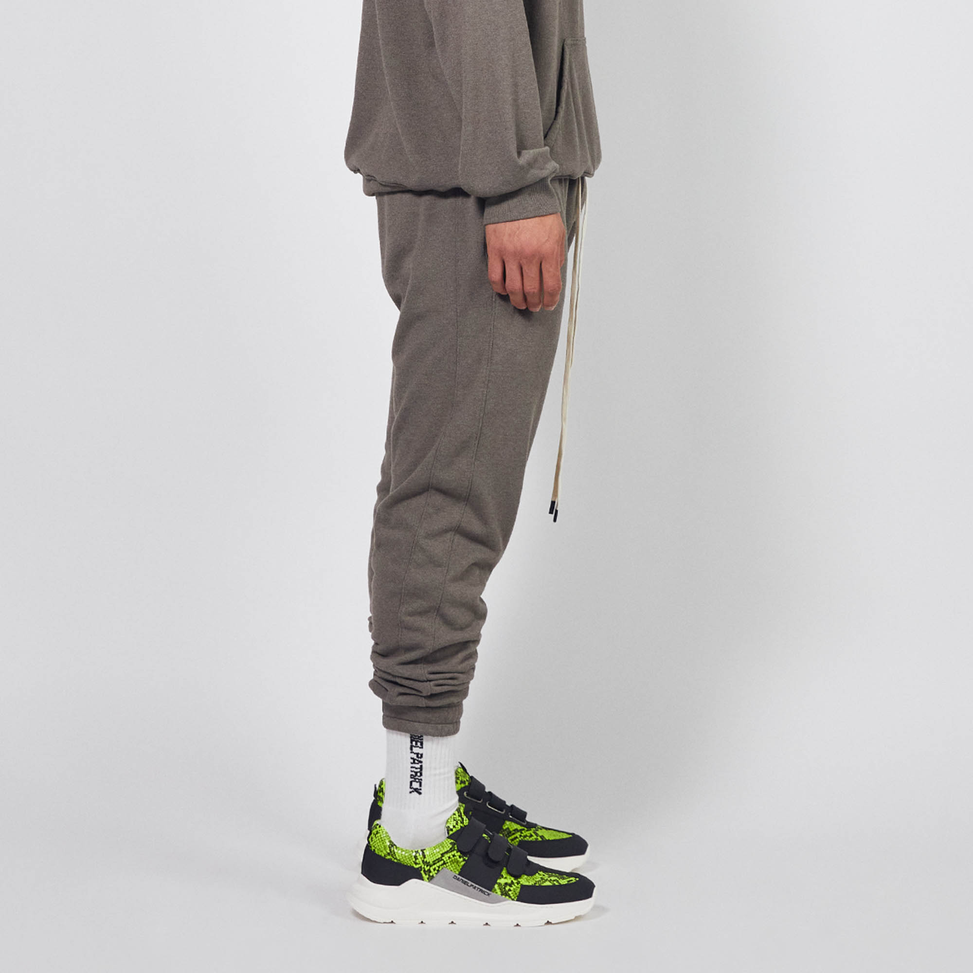 loop terry roaming sweatpants / washed olive heather