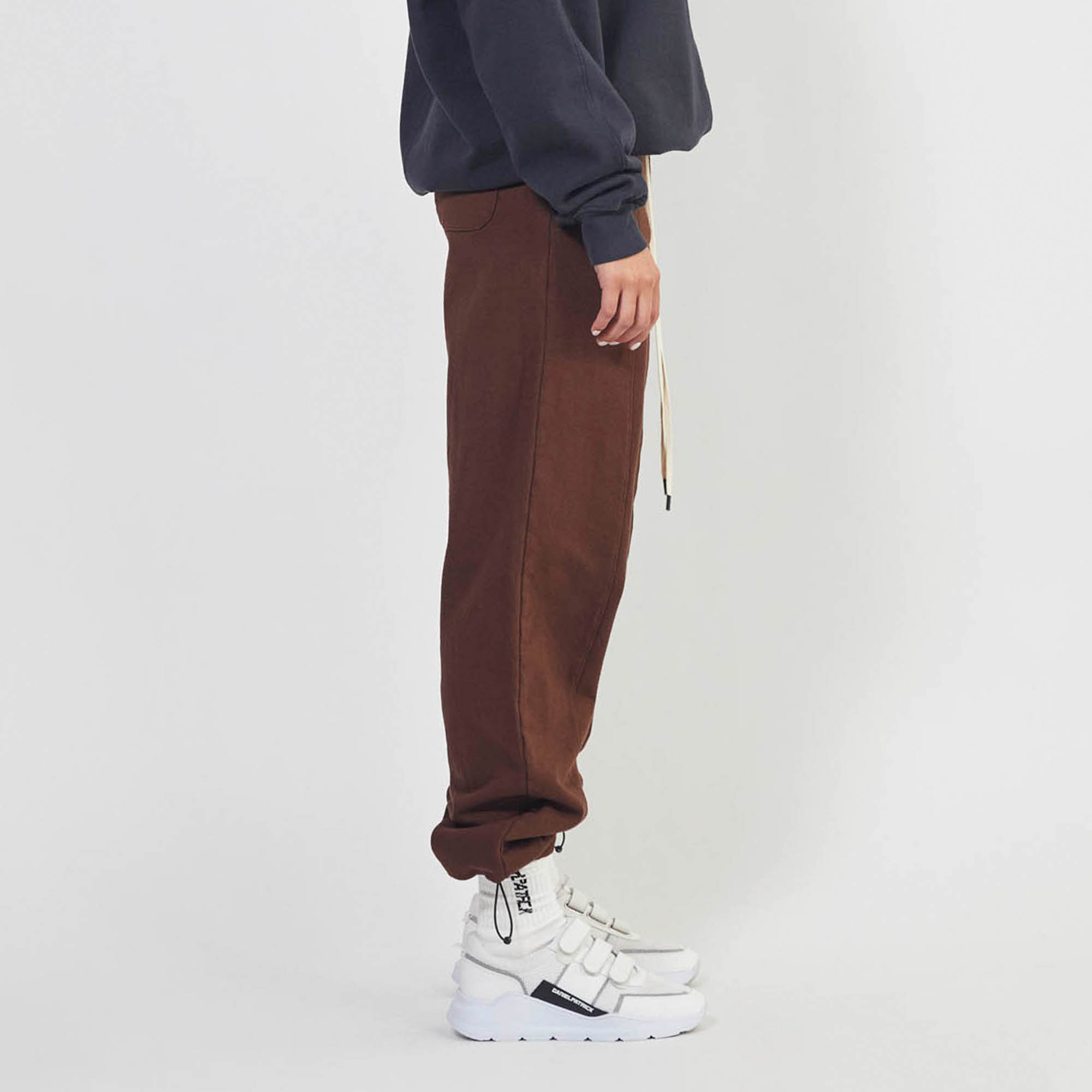 surplus sweatpants / brown